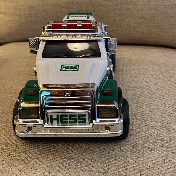 Vintage 2011 Collectable Hess toy Truck and Race Car. - Picture 4 of 7